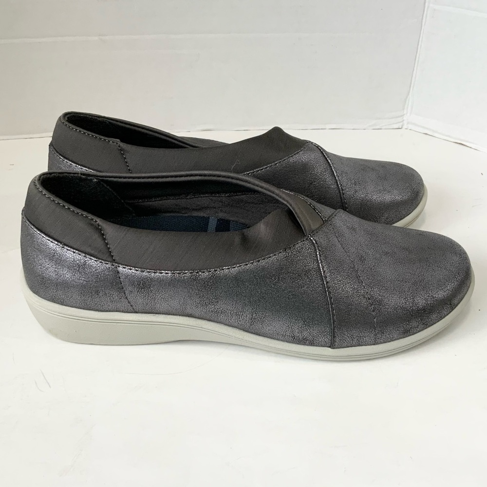 Copper Fit Balance Women’s Silver Metallic Slip On Loafer Shoes Size 8.5